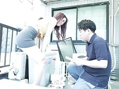 117NPH-063 Heroic JAV Fan Saves Virgin Shiori from Tentacles on Beach